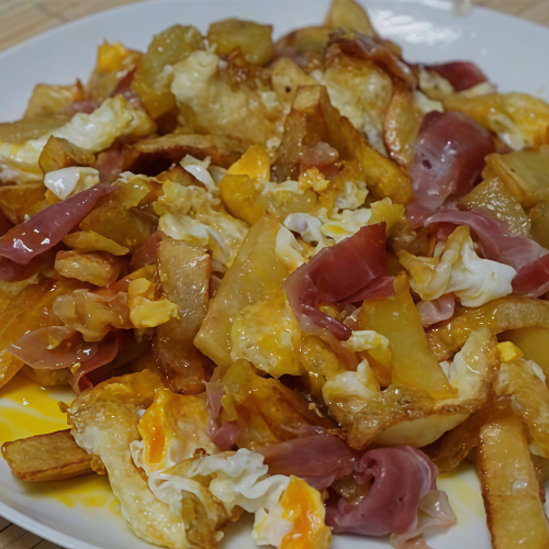 Huevos rotos de Jamón con patatas