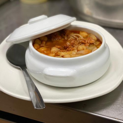 Potaje de garbanzos con chorizos ibéricos