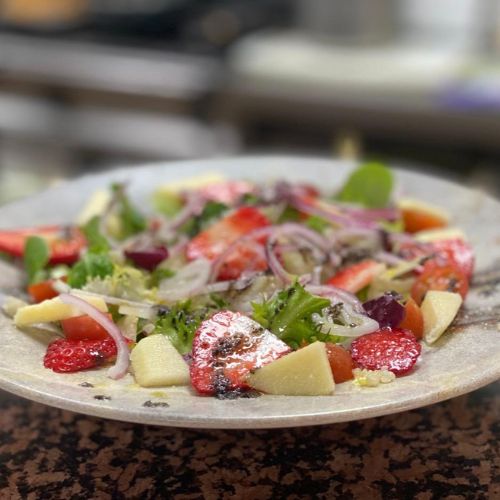 Ensalada de fresas con manzana