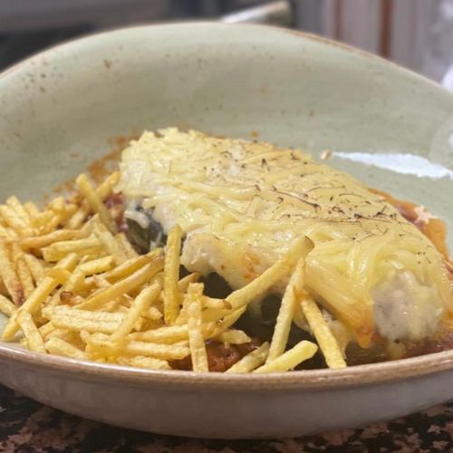 Berenjenas rellena de carne con gratinado de queso