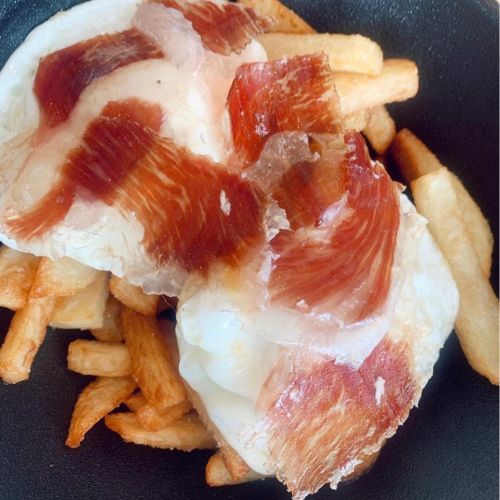 Jamón ibérico con huevo frito y patatas