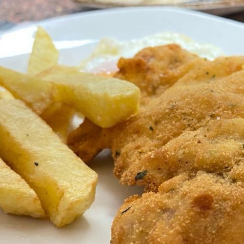 Escalope de pechuga de pollo con empanado casero